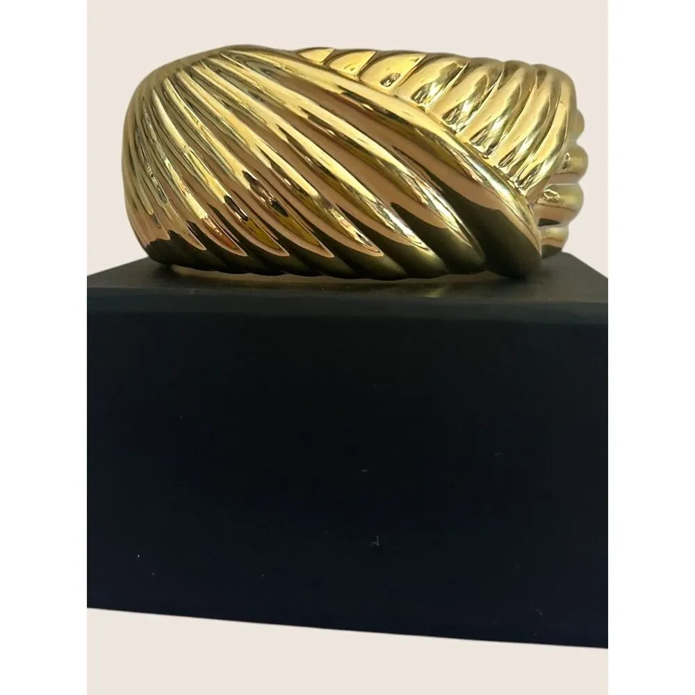 ✨ VTG 80s CHUNKY GOLD TONE RIBBED FLUTED TEXTURED CLAMPER SHRIMP BANGLE BRACELET